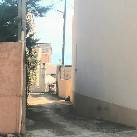 A Erbalunga Face A La Brando